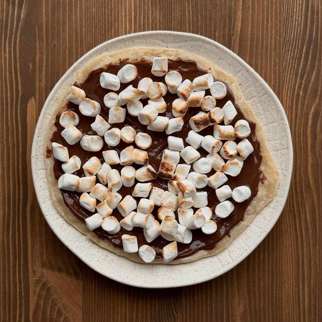 Фото Роти с нутеллой и зефиром