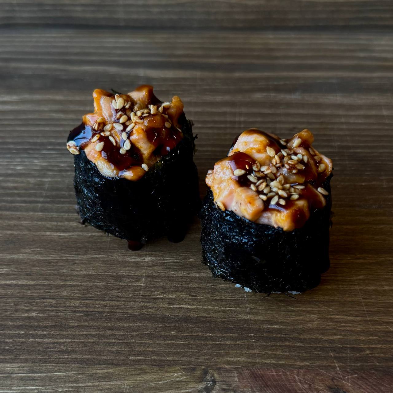 Фото Гункан с лососем запеченный