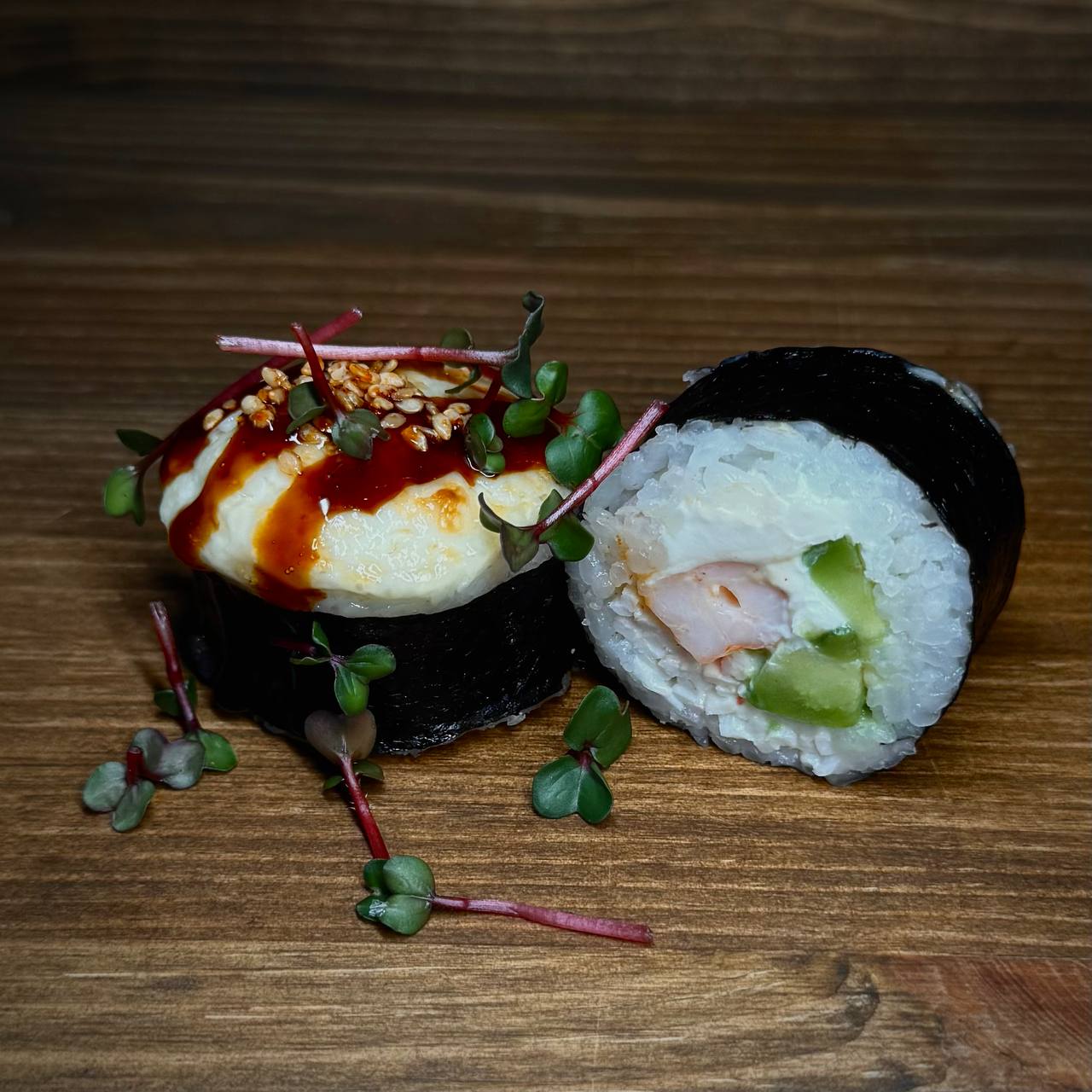 Фото Запеченный ролл с креветкой и сурими