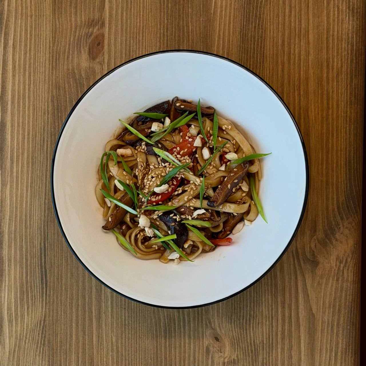 Фото Лапша удон с грибами