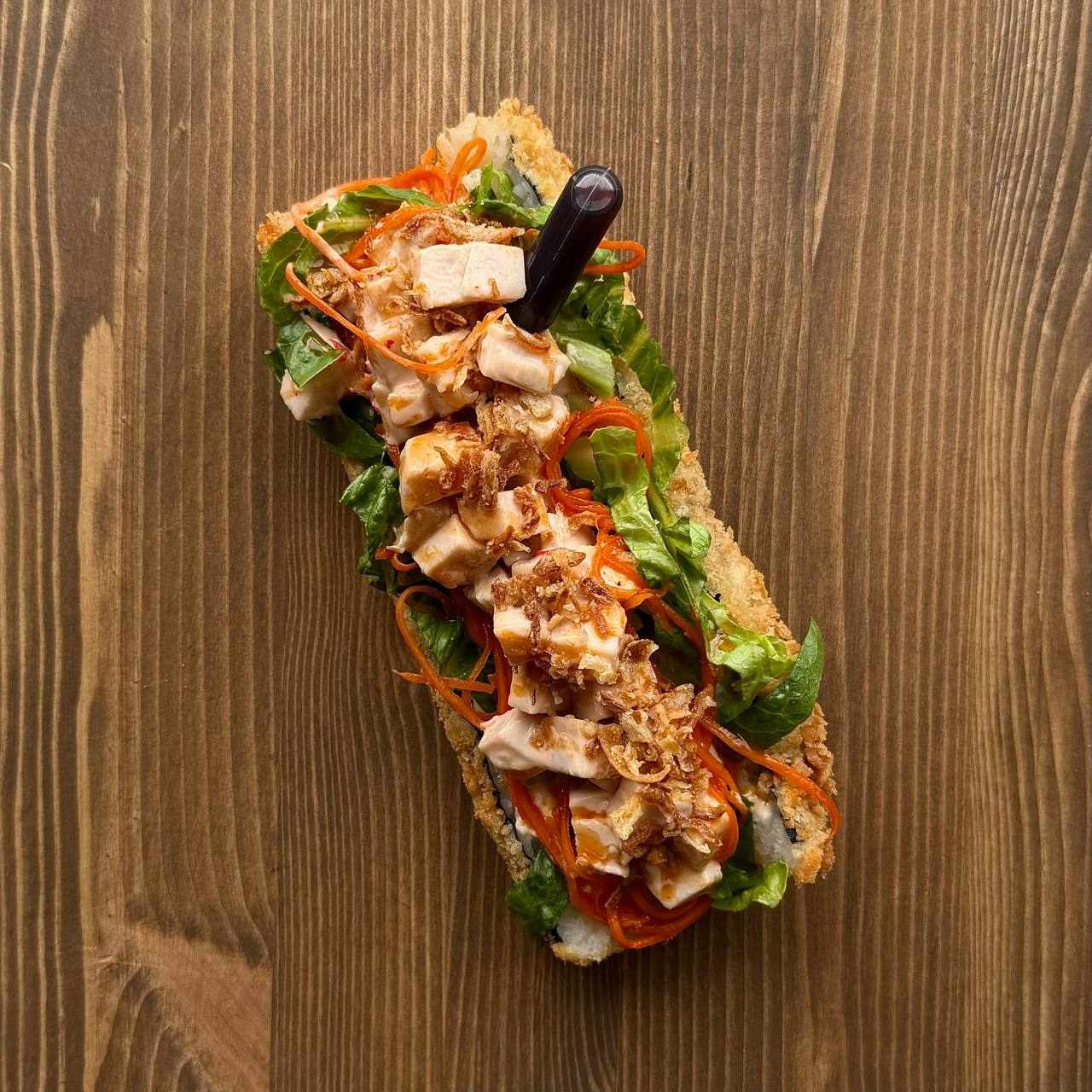 Фото Азиатский хот-дог с курицей