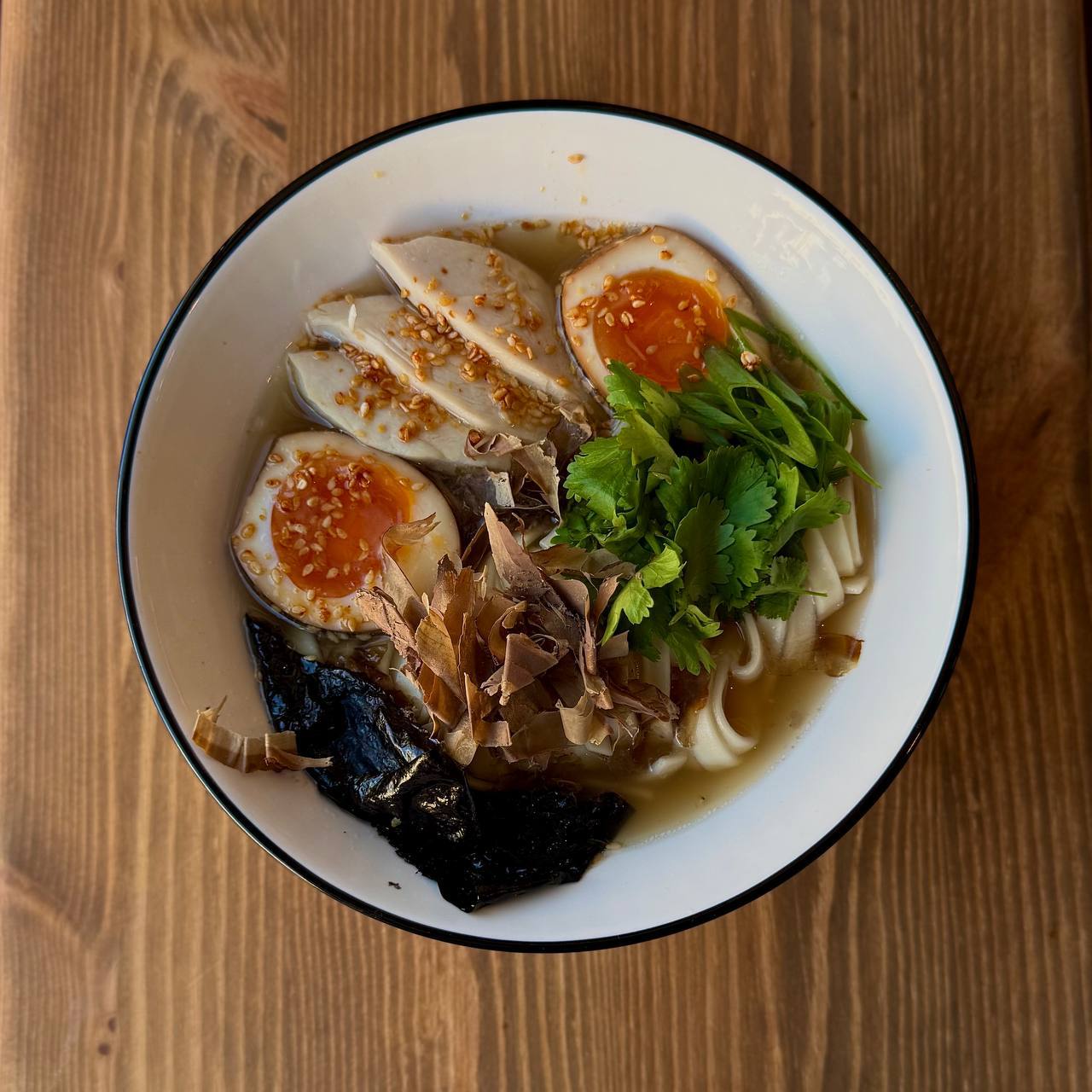 Фото Рамен с курицей и яйцом 